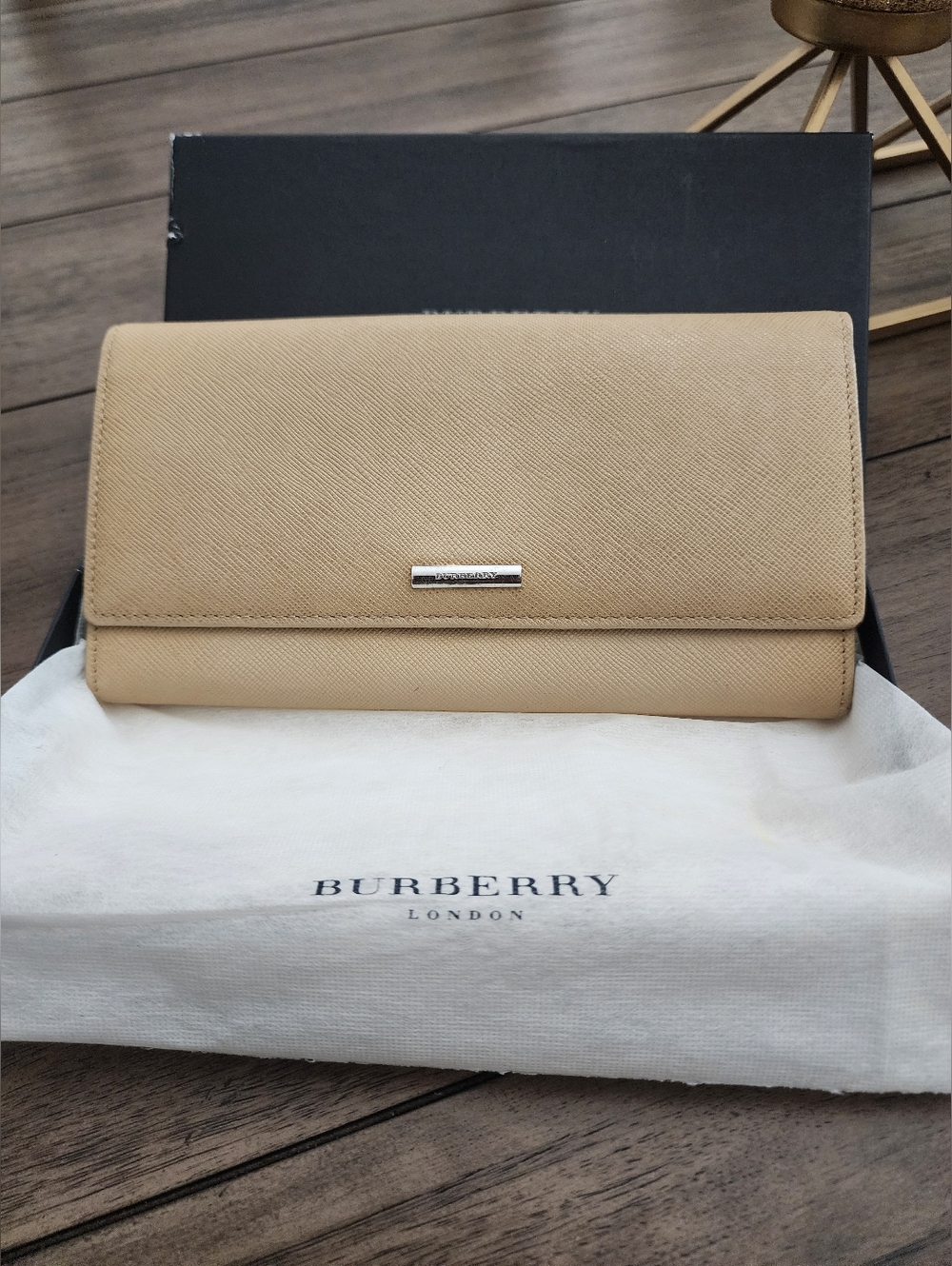Burberry Beige Women's Wallet Clutch - Neutral Saffiano Finish